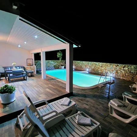 Villa Anas Lagoon House With Pool At Azure