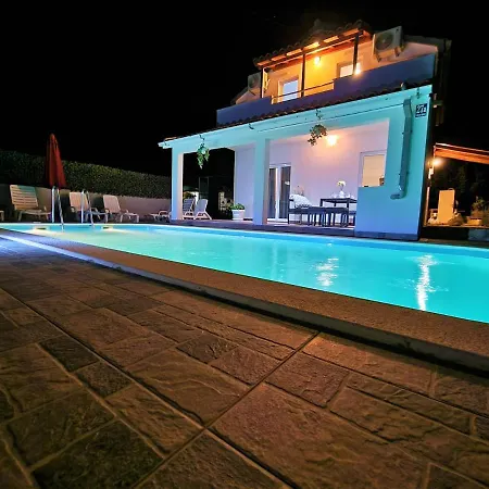 Villa Anas Lagoon House With Pool At Azure *